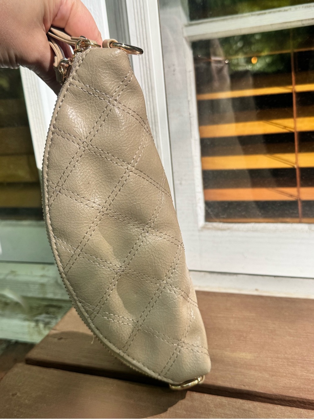 Taupe Quilted Vegan Leather Crossbody Pouch – EUC (Strap Flaw Noted) - Picture 4 of 17
